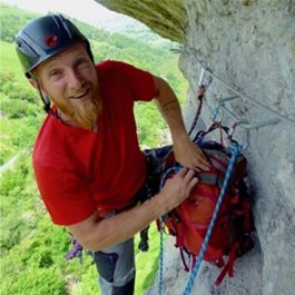 Toño Cueto profesor para los cursos sobre espeleología