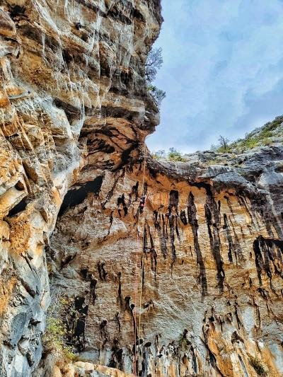 RAPEL DE 35 METROS EN LA VIA FERRATA DE RAMALES