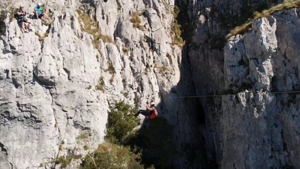 tirolina en la via ferrata el torreon de liérganes