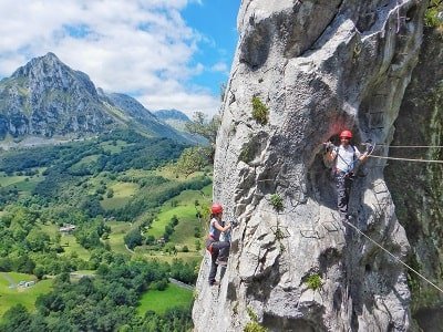 Puente Tibetano en grupo Via Ferrata el Cáliz