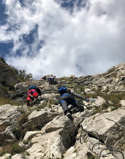 pared vertical con la que finaliza la via ferrata el torreón