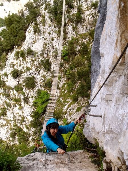 puente en la ferrata de la hermida