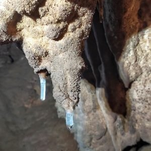 estalactita en una cueva cantabra